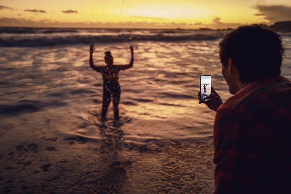 Asus Zenfone9 Commercial Kv Stills 316
